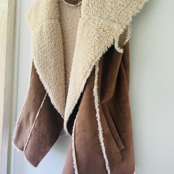 Suede and Fur Vest - Picture 3 of 6